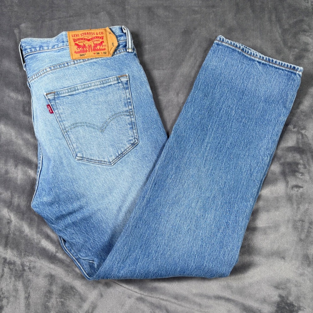 Levis 501 Original Fit Mens Jeans 36x32 Light Wash Blue Straight Leg Button Fly